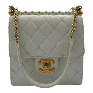 Chic Pearls White Crossbody Bag in Lambskin, Gold hardware