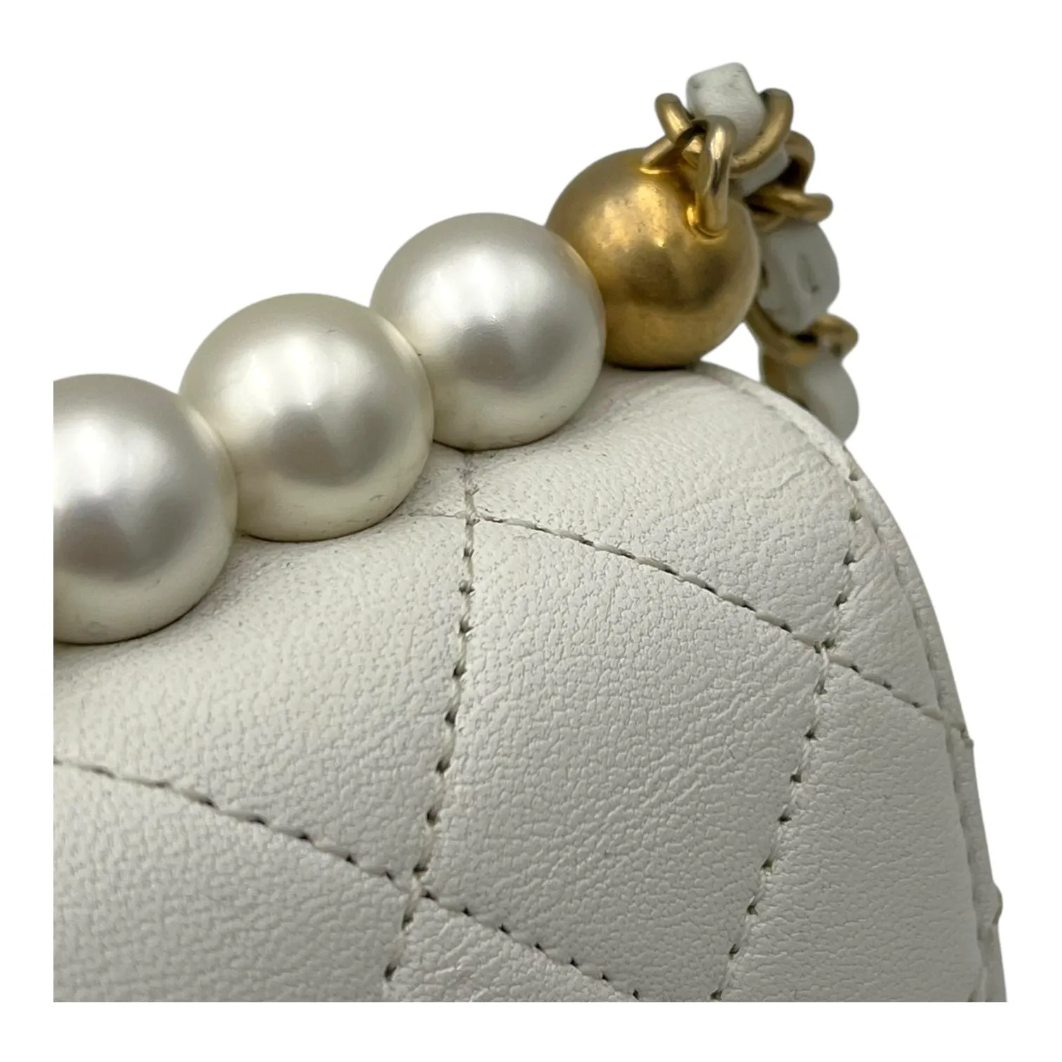 Chic Pearls White Crossbody Bag in Lambskin, Gold hardware