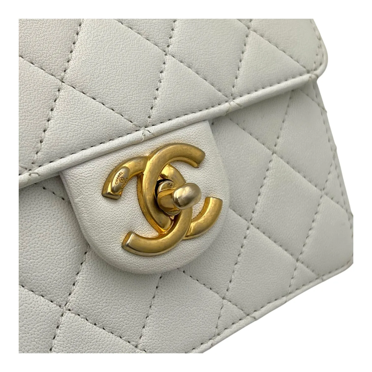 Chic Pearls White Crossbody Bag in Lambskin, Gold hardware
